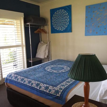 Lakes Entrance Waterfront Cottages With King Beds Exteriör bild