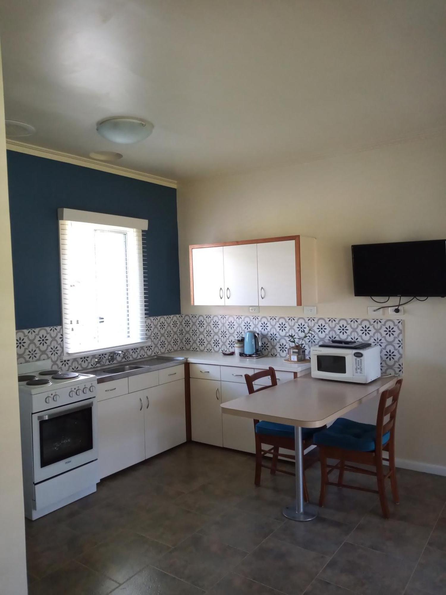 Lakes Entrance Waterfront Cottages With King Beds Exteriör bild