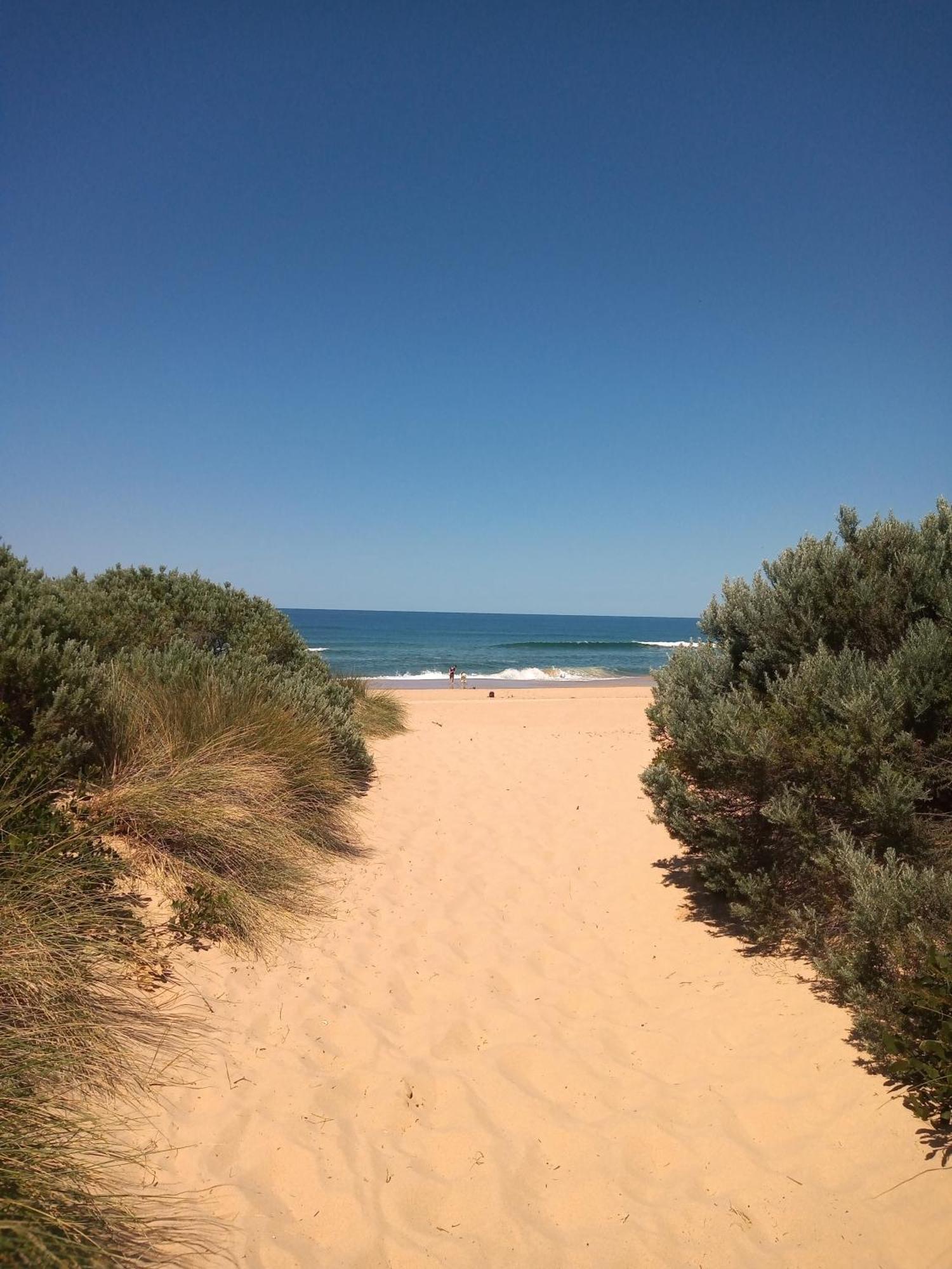 Lakes Entrance Waterfront Cottages With King Beds Exteriör bild