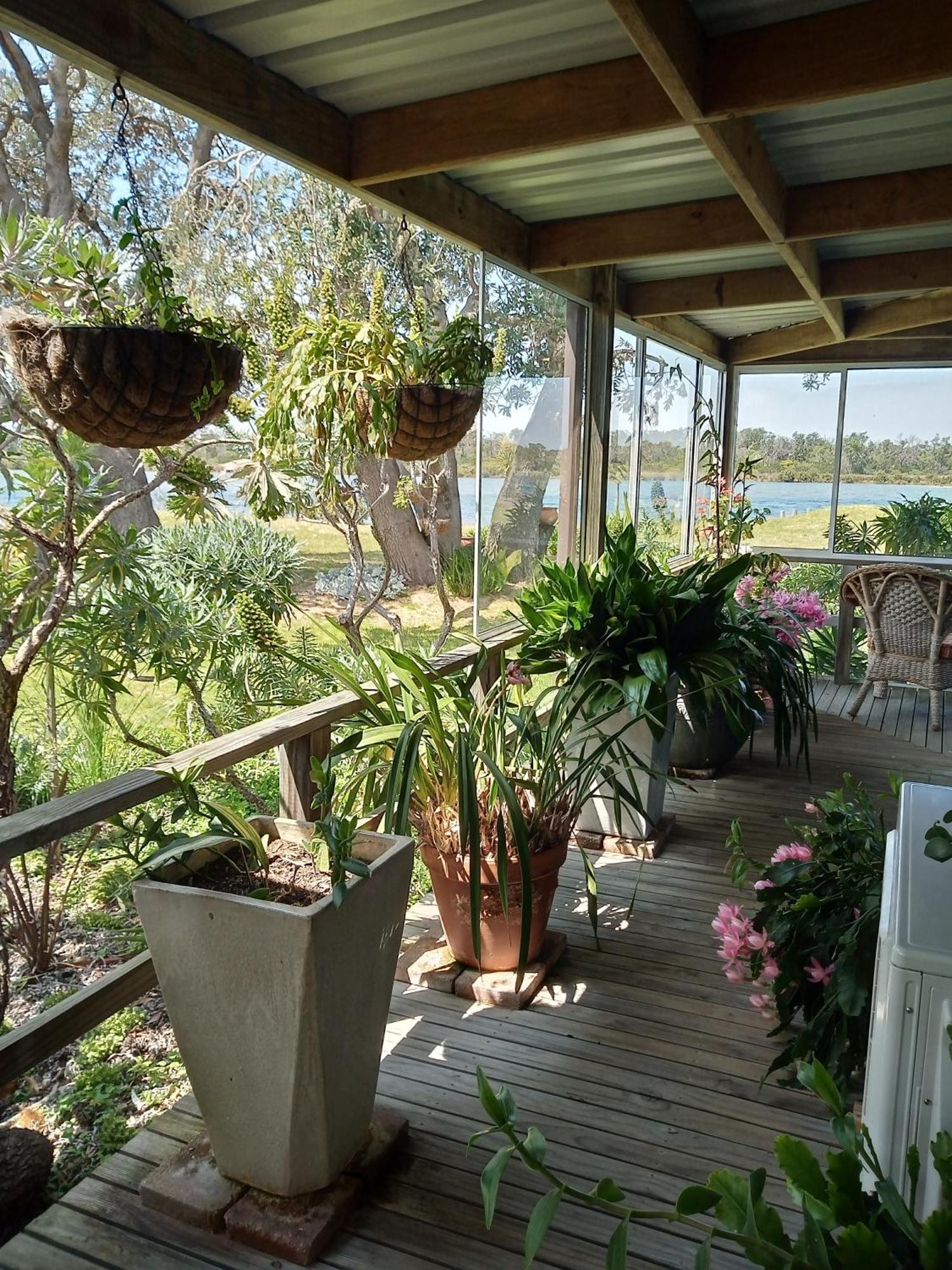 Lakes Entrance Waterfront Cottages With King Beds Exteriör bild