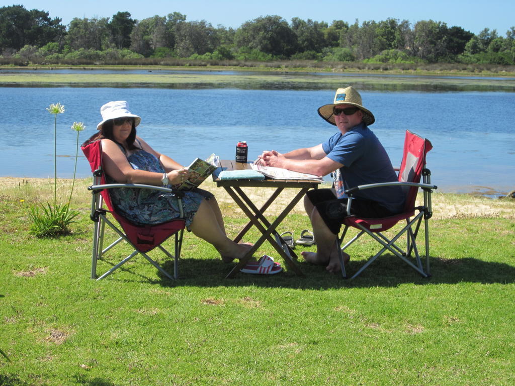 Lakes Entrance Waterfront Cottages With King Beds Exteriör bild