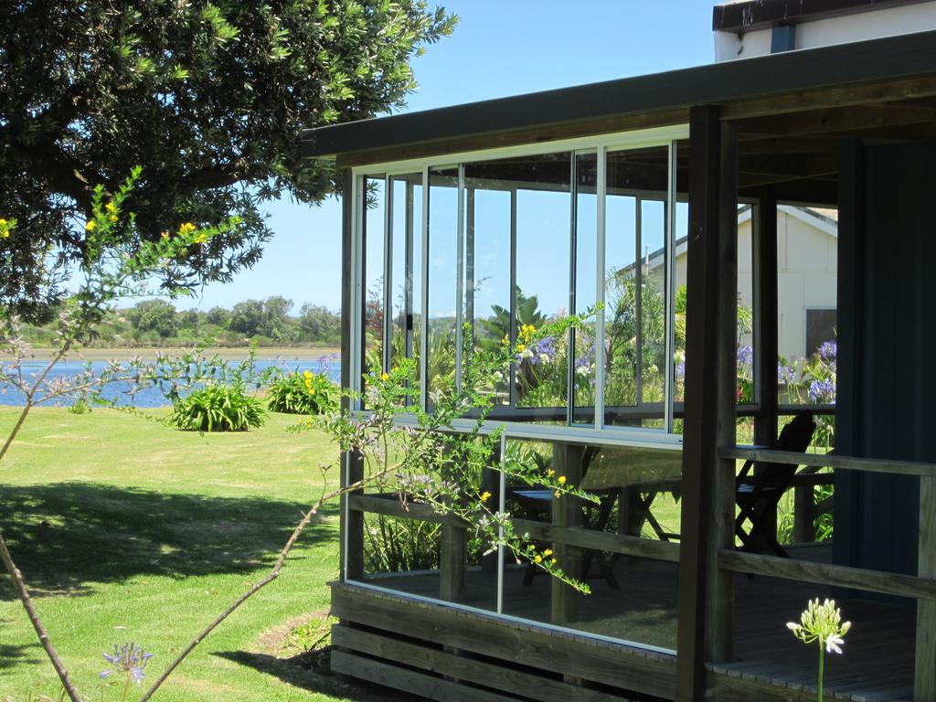 Lakes Entrance Waterfront Cottages With King Beds Exteriör bild