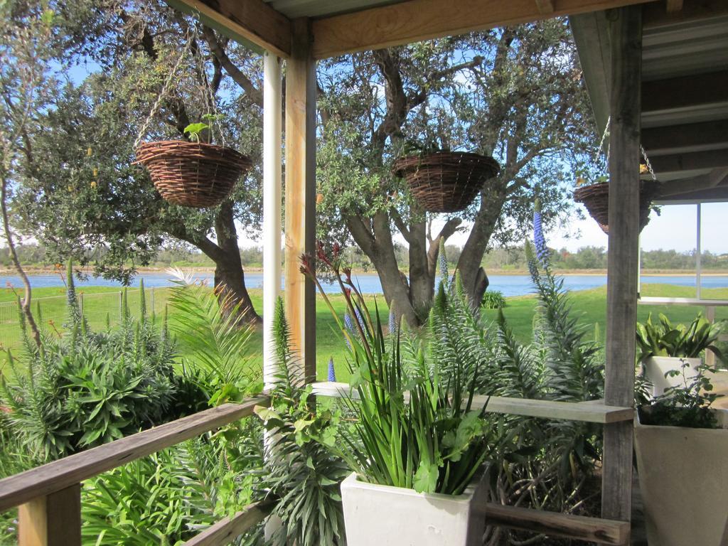Lakes Entrance Waterfront Cottages With King Beds Exteriör bild