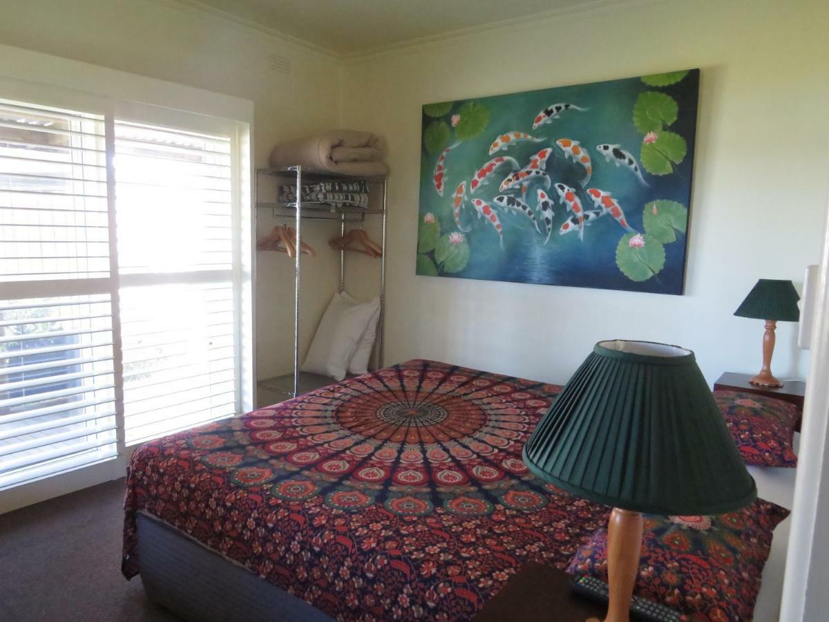 Lakes Entrance Waterfront Cottages With King Beds Exteriör bild