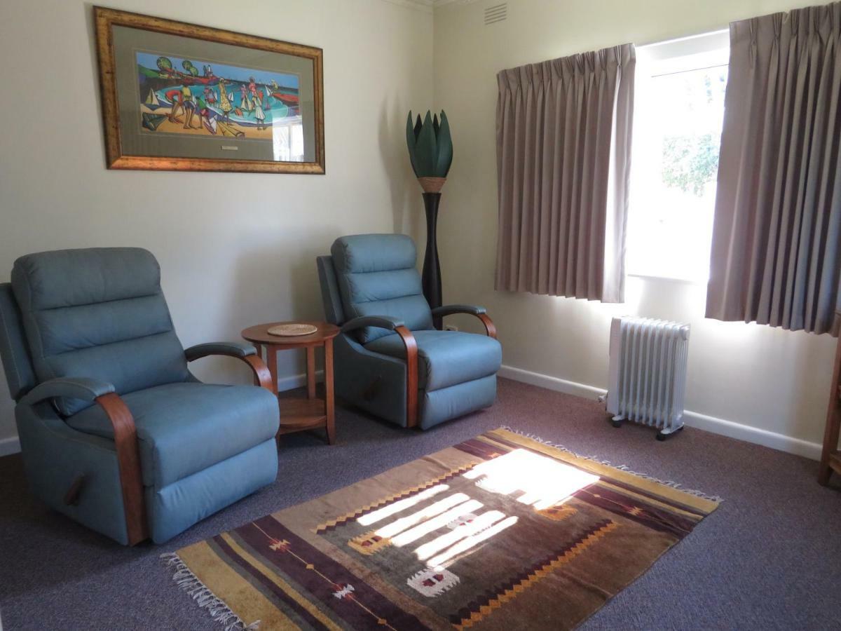 Lakes Entrance Waterfront Cottages With King Beds Exteriör bild