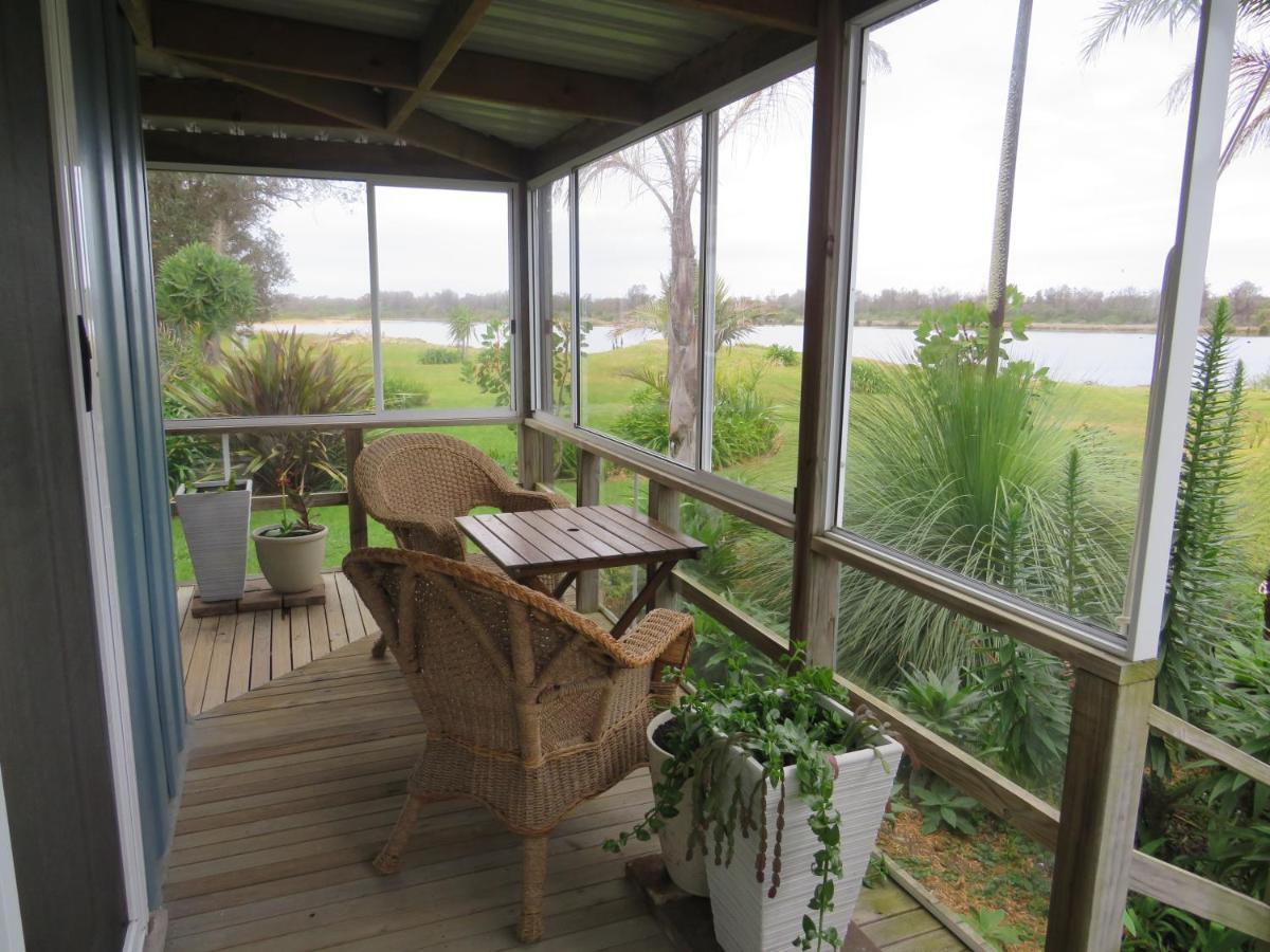 Lakes Entrance Waterfront Cottages With King Beds Exteriör bild