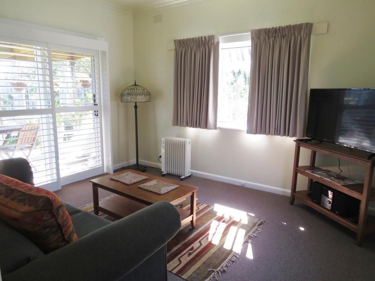 Lakes Entrance Waterfront Cottages With King Beds Exteriör bild